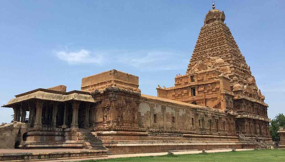 Brihadeeswarar temple tanjavur